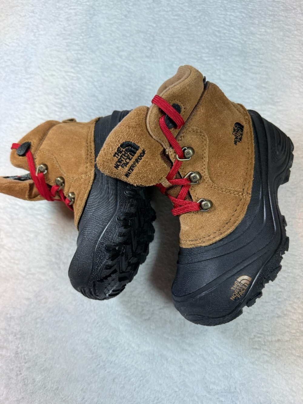 BNWOT BOYS THE NORTH FACE WATERPROOF BOOTS SIZE 13